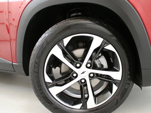 Used 2024 Chevrolet Trax RS w/ Driver Confidence Package FWD image 34