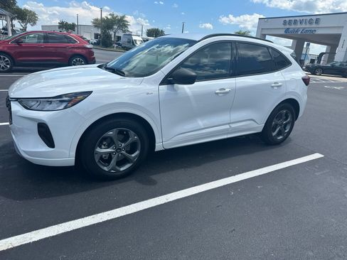 Used 2023 Ford Escape ST-Line FWD image 2