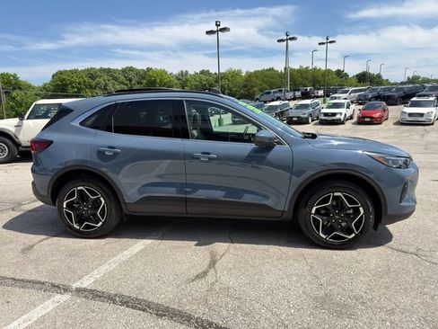 Used 2026 Ford Escape Platinum w/ Premium Technology Package AWD/4WD image 8