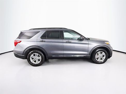 Used 2022 Ford Explorer XLT image 8