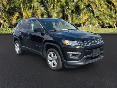 Used 2021 Jeep Compass Latitude w/ Convenience Group AWD/4WD image 2