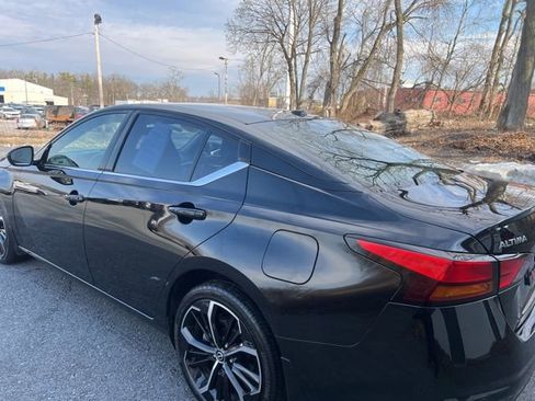 Used 2024 Nissan Altima 2.5 SR w/ SR Premium Package image 3
