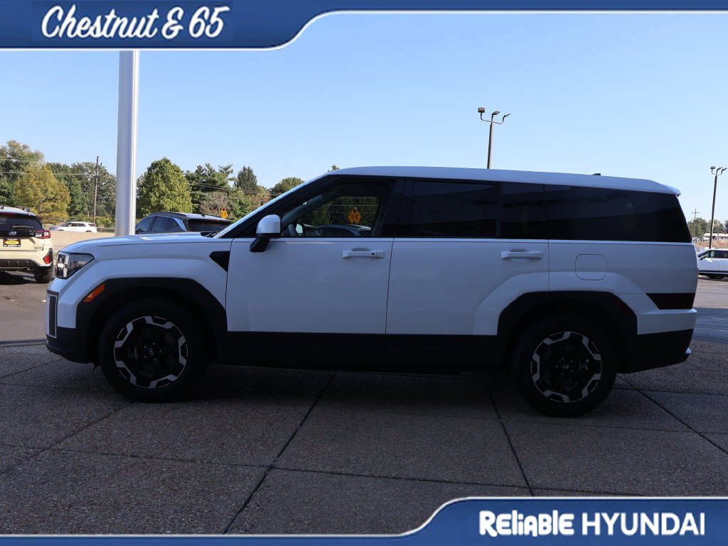 Used 2024 Hyundai Santa Fe SE FWD image 3