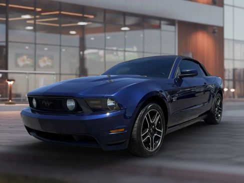 Used 2010 Ford Mustang GT Premium RWD image 5