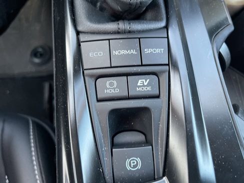 Used 2025 Toyota Camry SE w/ Convenience Package image 14