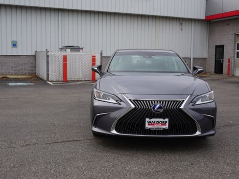 Used 2021 Lexus ES 300h w/ Premium Package image 2