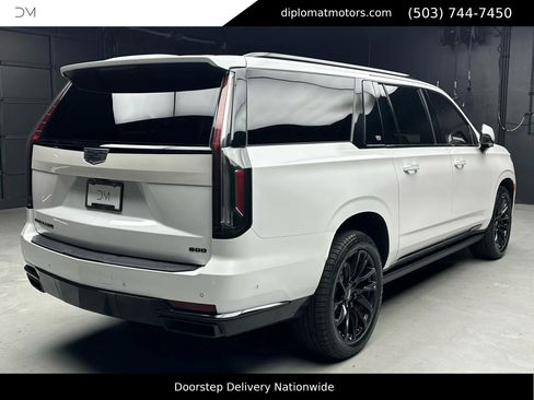 Used 2022 Cadillac Escalade ESV Sport Platinum w/ LPO, ONYX Package image 7
