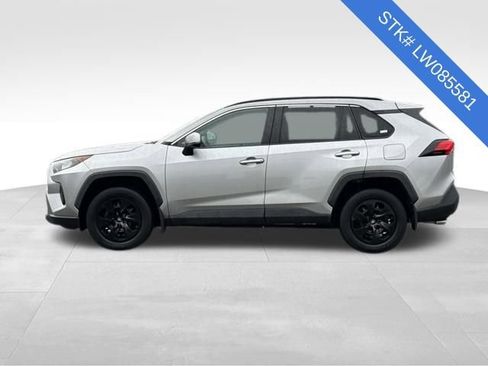 Used 2020 Toyota RAV4 LE image 4
