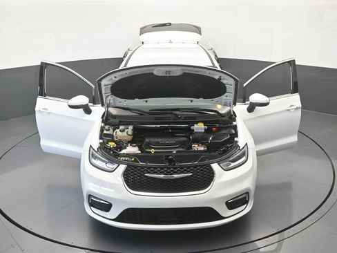 Used 2023 Chrysler Pacifica Touring-L FWD image 72