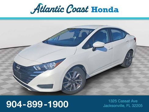 Used 2023 Nissan Versa SV image 1