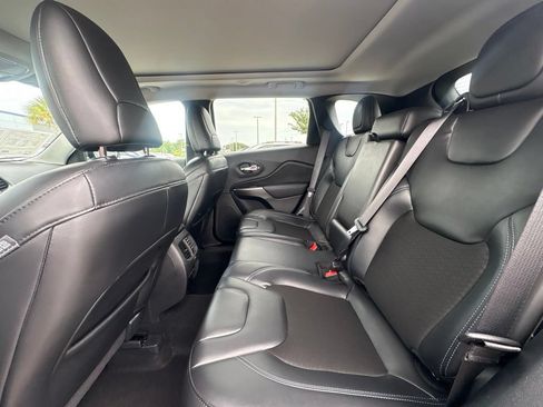 Used 2020 Jeep Cherokee Latitude Plus FWD image 17