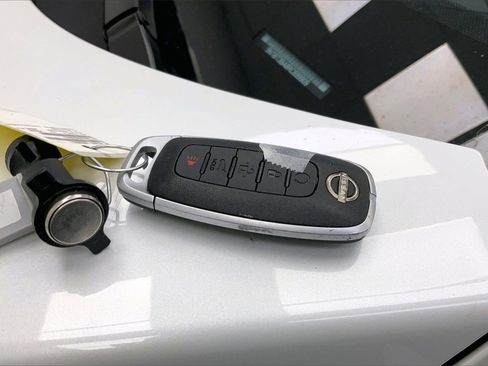 Certified 2024 Nissan Rogue SV image 9