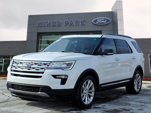 Certified 2019 Ford Explorer XLT w/ Equipment Group 202A image 3