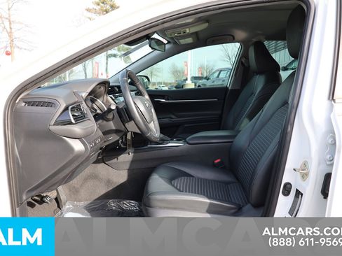 Used 2020 Toyota Camry SE image 18