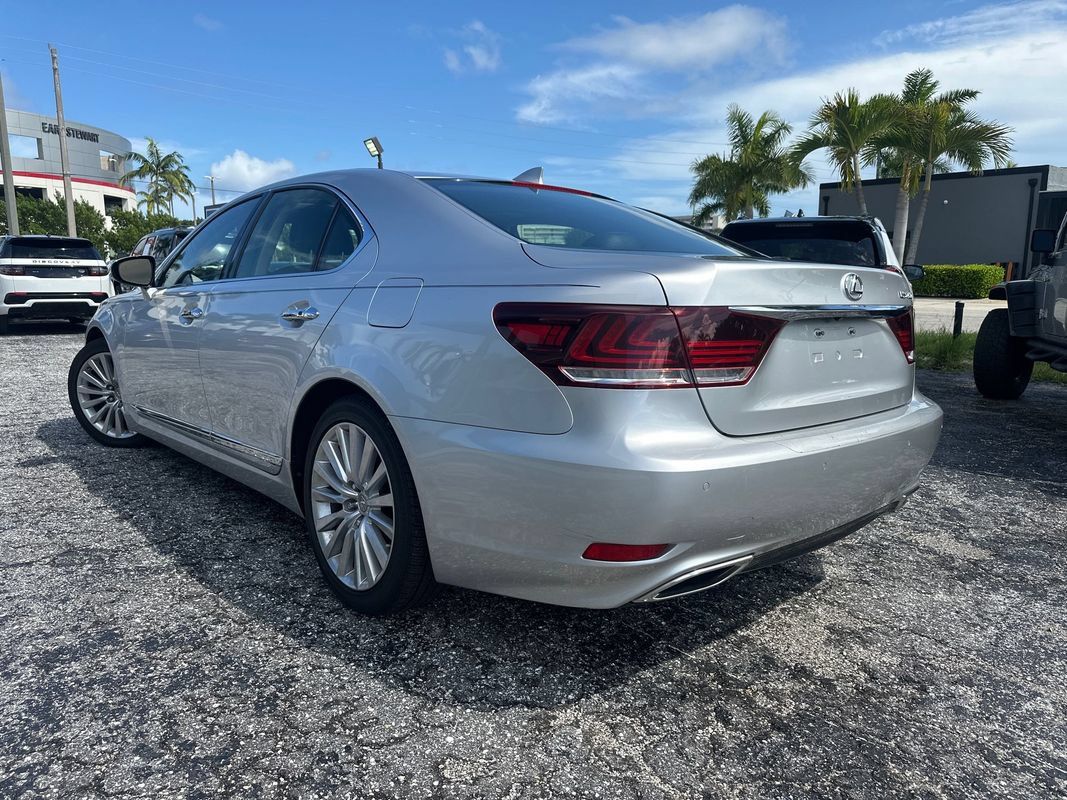 Used 2014 Lexus LS 460 w/ Comfort Package RWD image 4