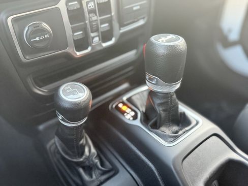 Used 2020 Jeep Wrangler Unlimited Sport S image 35