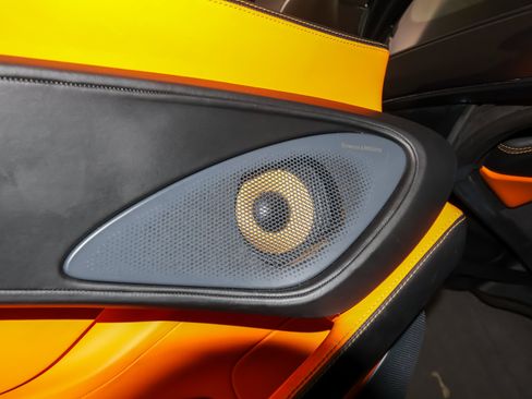 Used 2016 McLaren 570S Coupe RWD image 16