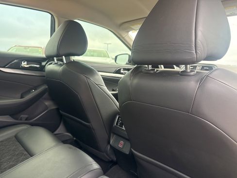 Used 2018 Nissan Maxima SR w/ Midnight Edition image 16