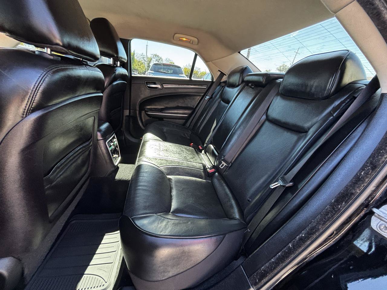 Used 2019 Chrysler 300 Limited RWD image 14