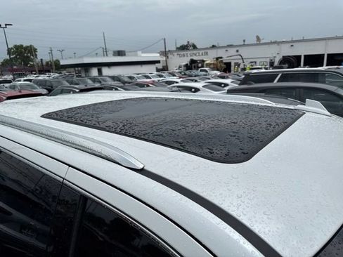Used 2024 GMC Yukon Denali AWD/4WD image 9