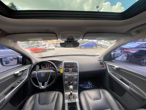 Used 2016 Volvo XC60 T5 Premier w/ Proximity Package image 18