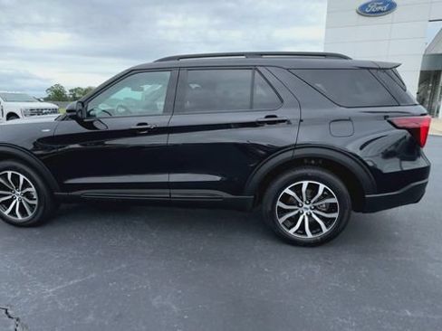 Certified 2025 Ford Explorer ST-Line AWD/4WD image 5