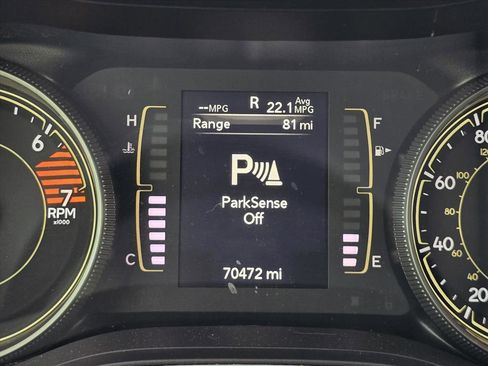 Used 2021 Jeep Cherokee Latitude Plus FWD image 19