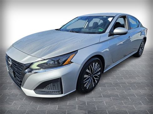 Used 2023 Nissan Altima 2.5 SV image 3