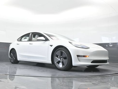 Used 2021 Tesla Model 3 Standard Range Plus RWD image 58