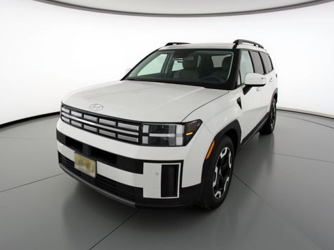 Used 2025 Hyundai Santa Fe SEL image 3