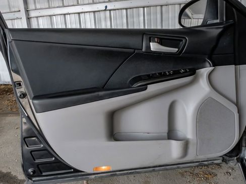 Used 2012 Toyota Camry LE image 40