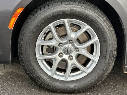 Used 2022 Chrysler Pacifica Touring-L image 46