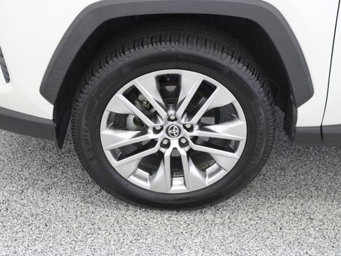 Used 2021 Toyota RAV4 XLE Premium FWD image 11
