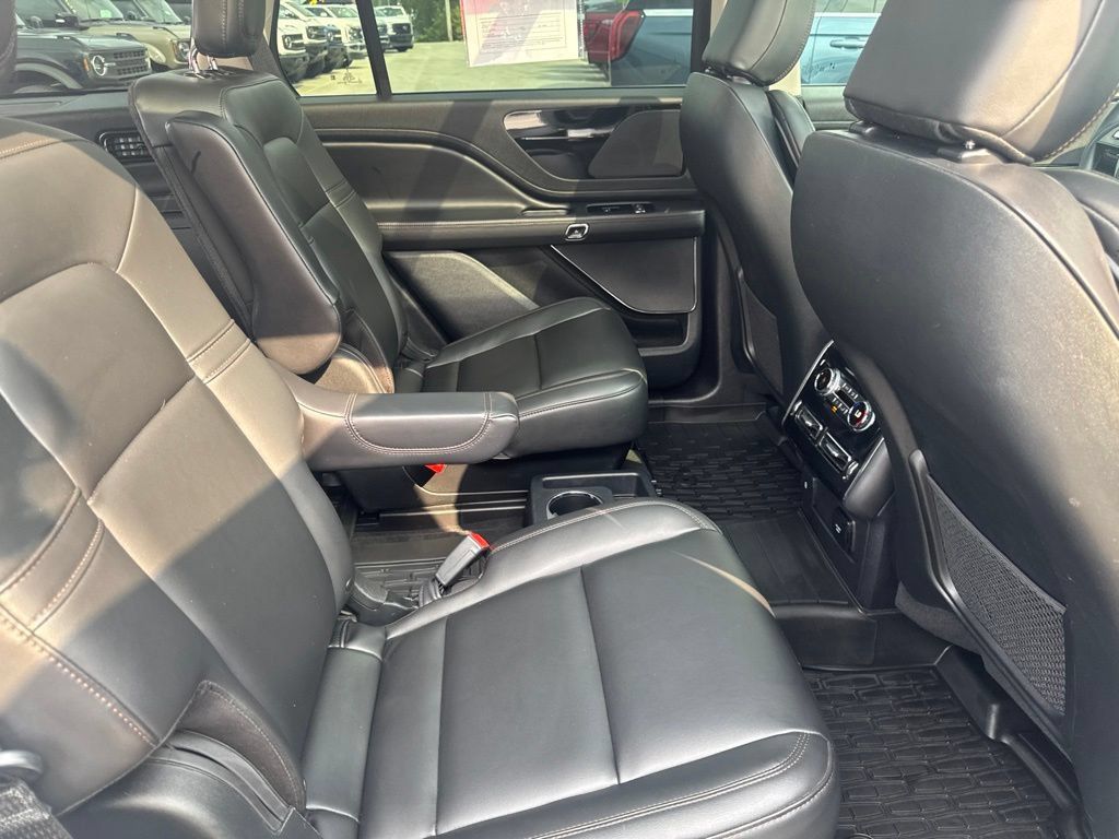 Used 2023 Lincoln Aviator AWD w/ Premium Package image 35