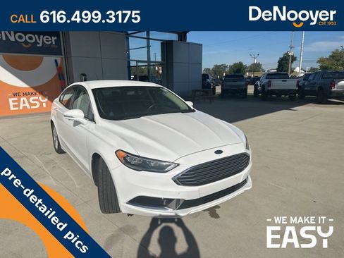 Used 2018 Ford Fusion SE w/ Fusion SE Technology Package image 7