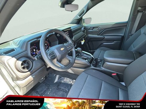 Used 2025 Chevrolet Colorado W/T RWD image 13
