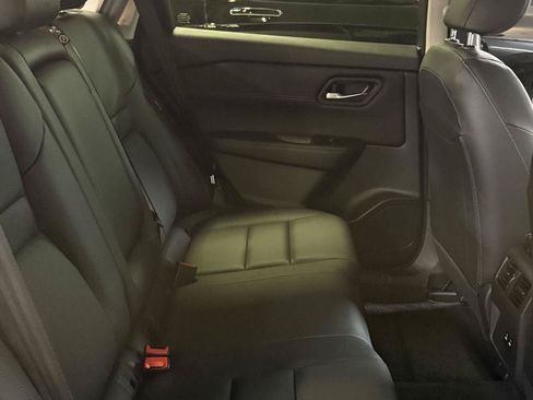 Used 2025 Nissan Rogue SL AWD/4WD image 19
