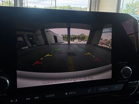 Used 2025 Nissan Pathfinder SV image 27