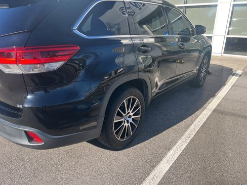 Used 2018 Toyota Highlander SE image 6