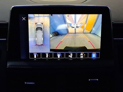 Used 2022 Chevrolet Suburban RST w/ Luxury Package image 11