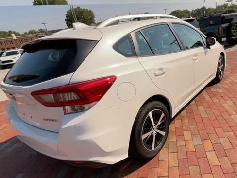 Used 2022 Subaru Impreza 2.0i Premium w/ Popular Package #2 AWD/4WD image 9