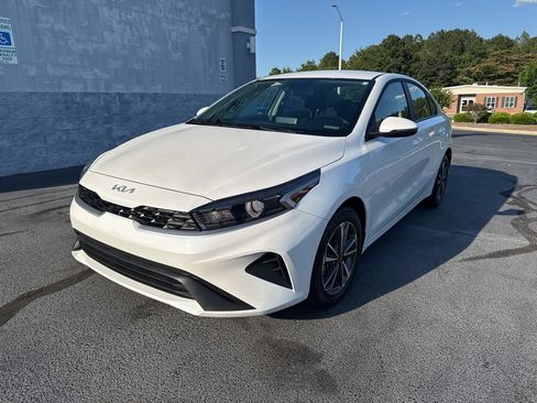 Used 2024 Kia Forte LXS w/ LXS Technology Package FWD image 3