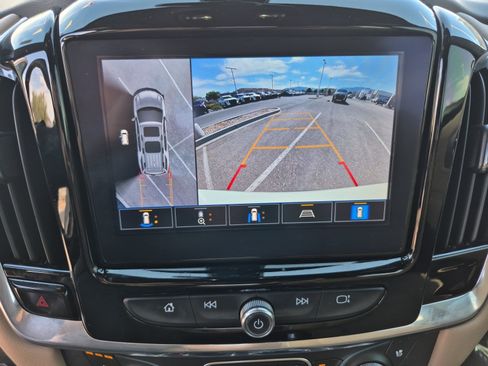 Used 2023 Chevrolet Traverse Premier FWD image 33