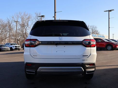 Certified 2025 Honda Pilot Touring image 6