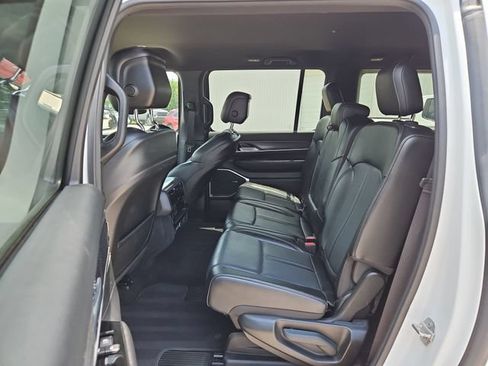 Used 2024 Jeep Wagoneer L Series II RWD image 26