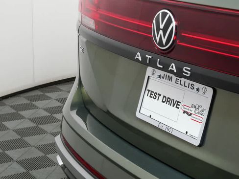 Certified 2025 Volkswagen Atlas Peak Edition SE image 36