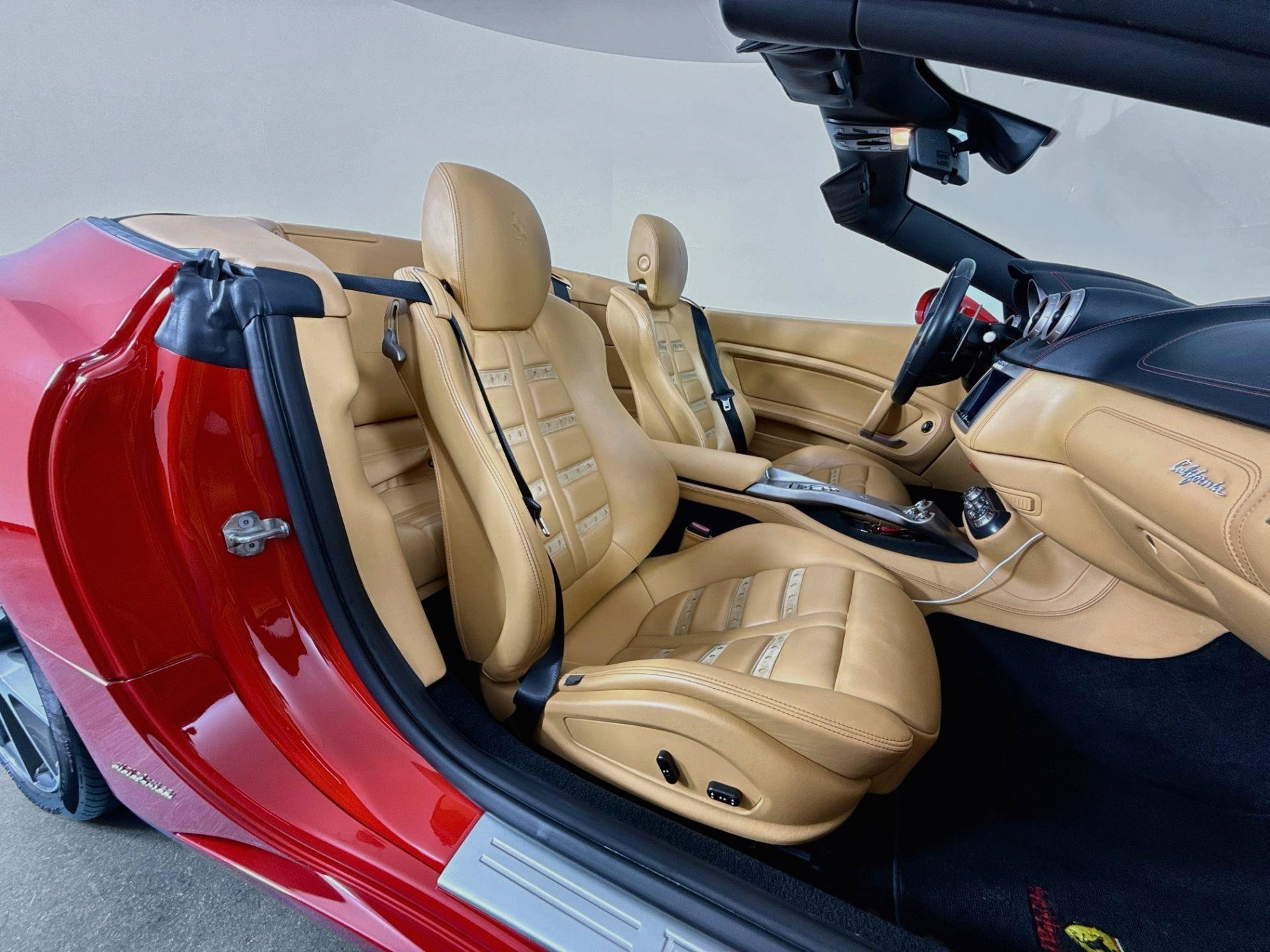 Used 2010 Ferrari California RWD image 28