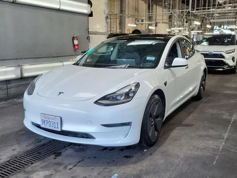 Used 2023 Tesla Model 3 Standard Range RWD image 2