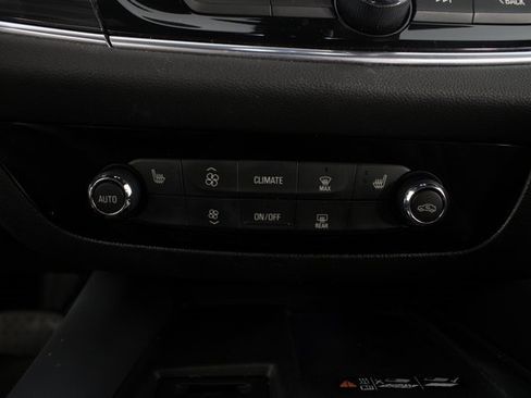 Used 2022 Buick Enclave Essence image 6