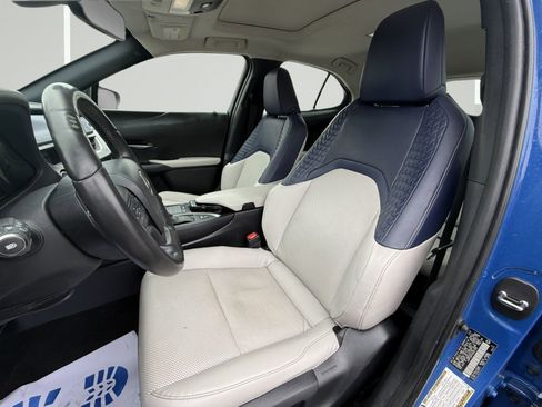 Used 2022 Lexus UX 250h w/ Premium Package image 7